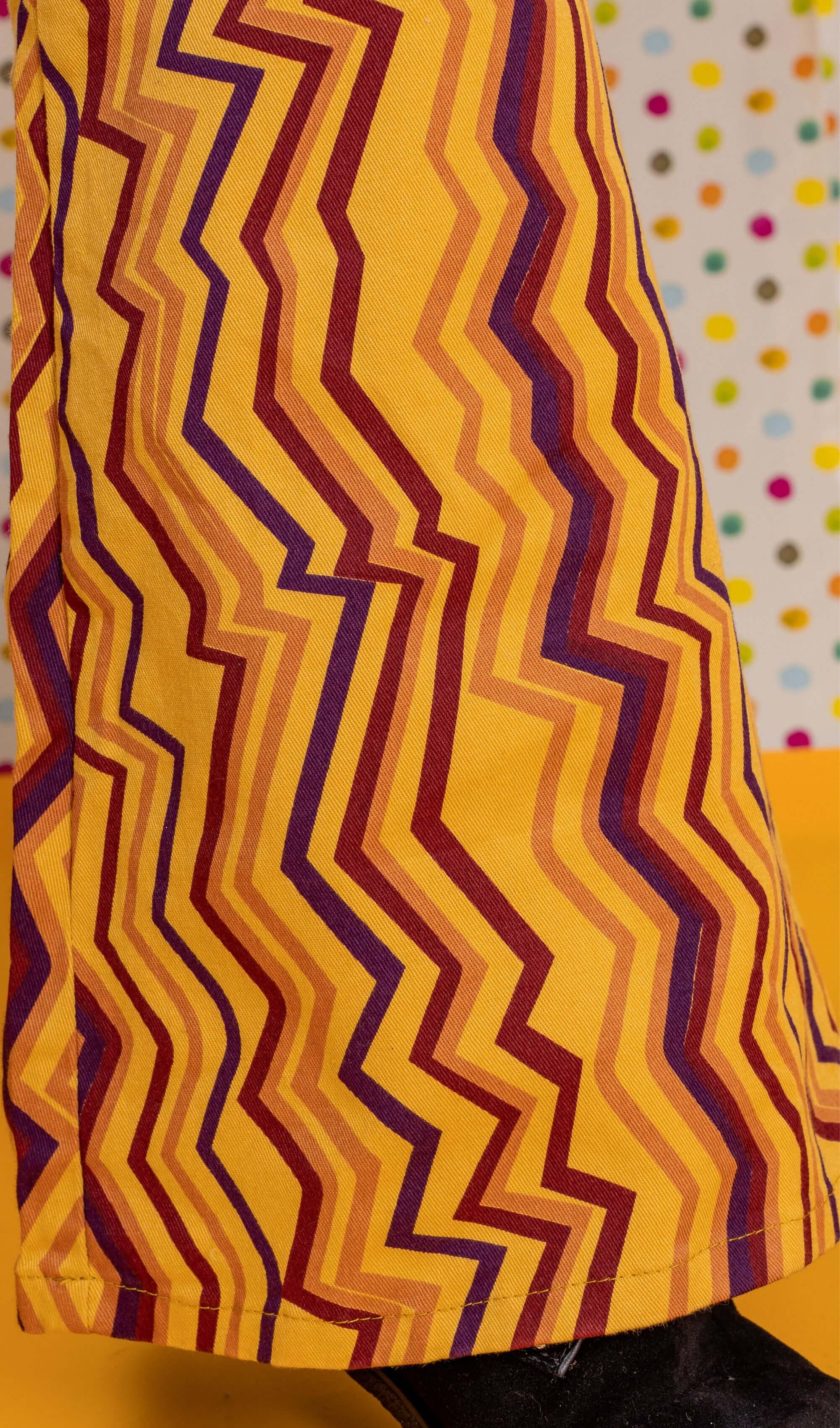 Zig Zag Print Bell Bottom Stretch Super Flares - Image 4